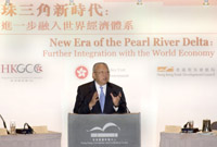 Mr Tung Chee Hwa speaks at the seminar