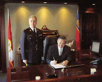 Hong Kong's Secretary for Security, Mr Ambrose S K Lee, signed the visitors' book during a call on the Commissioner of the Royal Canadian Mounted Police, Mr Giuliano Zaccardelli.  They exchanged views on ways to cooperate in the fight against cross-boundary crimes.