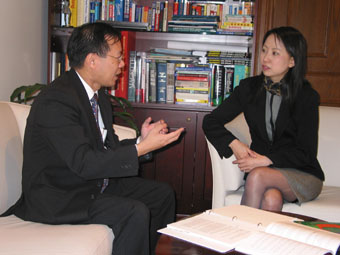 InvestHK's Canada representative Shirley Wong discusses an investment proposal with HKETO Director Bassanio So.
