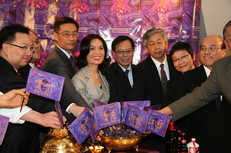 The HKETO Director, Mr Bassanio So (centre), Deputy Consul-General of the Consulate General of People's Republic of China in Toronto, Mr Hao Guangfeng (third right) and Hong Kong Tourism Board Assistant Manager, Marketing, Ms Karisa Liu (second right), together with gala co-chairs and VIP guests, each holds a flag representing the 9+2 provinces at the official launch of the Bauhinia Gala.  