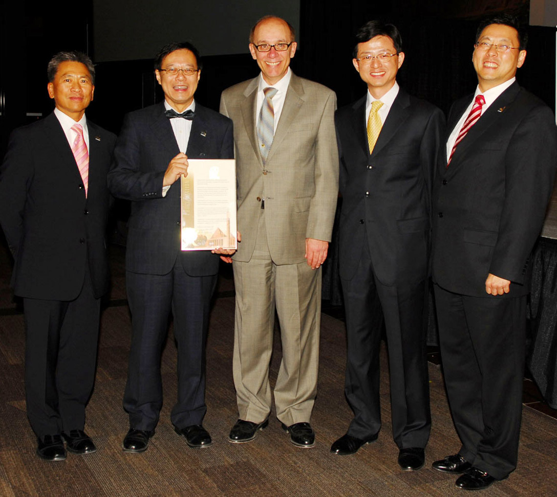 Pictured at the "A Touch of Hong Kong Gala" after the presentation of the "Hong Kong Week" proclamation plaque are The HKETO Director, Mr Bassanio So (second from left), Edmonton Mayor Stephen Mandel (centre), Consul General of the Consulate General of People's Republic of China in Calgary, Mr Wu Xin Jian (second from right) and representatives of the event organizer.