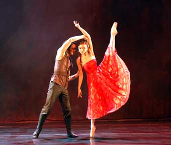 With its multi-media effects, the stunning performance of the Great Archer brings a whole  new language to ballet culture.