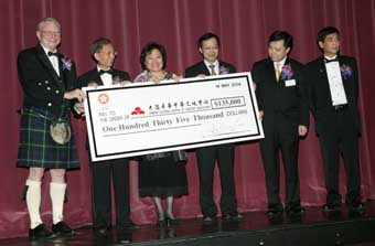 Shelley Lee presents a cheque of CAD$135,000 to Hong Kong Ballet Vancouver Performance Organizing Committee.
