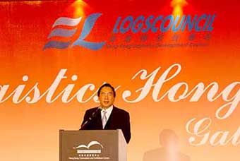 SEDL Stephen Ip talks about Hong Kong's strengths in  logistics services at the Logistics Hong Kong Gala Dinner. 