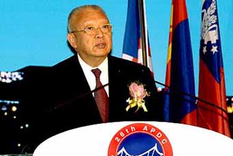 CE  Tung Chee Hwa officiates at the opening ceremony of the "26th Asia Pacific Dental Congress" at the HK Convention & Exhibition Centre.