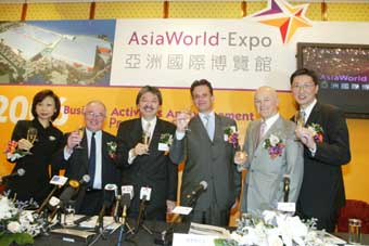 SCIT John Tsang (3rd left) says that the Expo would consolidate Hong Kong's strengths and its position as the leader in multi-media business. 