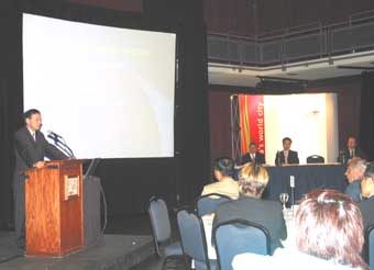 The Director of the HKETO, Mr Bassanio So (left), addressed the 'CEPA - A New Expressway to China Through Hong Kong' business seminar held today (June 14) in Mississauga on how Canadian businesses could benefit from CEPA by partnering with Hong Kong companies. 