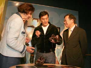World-renowned actor Tony Leung Ka-fai (centre), accompanying by the HKETO Director Mr Bassanio So (right), autographs on a pair of "Bruno Magli - Love" shoes, before presenting them to  Sonja Bata (left), Founding Chair of the Bata Shoe Museumfor the Museum's "Walk of Fame" collection.  