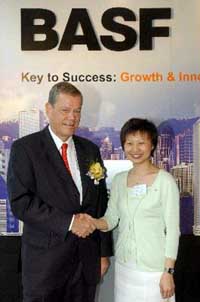 Hong Kong's distinctive advantages have attracted international enterprises to set up their offices in Asia's world city. 