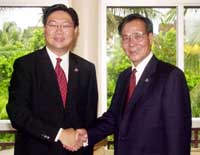 The Secretary for Financial Services and the Treasury, Mr. Frederick Ma, met with the Finance Minister of Thailand, HE Suchart Jaovisidha, at the 10th APEC Finance Ministers Meeting held in Phuket, Thailand.