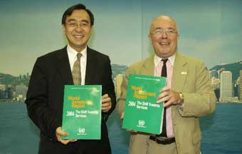 Photo shows the DGIP Mr Mike Rowse (right), and the Deputy Vice-Chancellor of the HKU,  Professor Richard Wong, presenting the 'World Investment Report 2004'.  