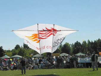 The HKETO-commissioned gigantic Brand Hong Kong "Genki" kite, the largest of its kind ever flown in Canada, graced the Toronto sky to promote Hong Kong and its unique visual identity - a flying dragon. 