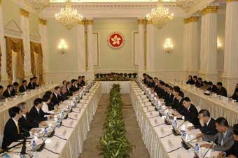 CE Mr Tung Chee Hwa and Mr Liu Qi preside over the high level official meeting cum the first Beijing/Hong Kong economic co-operation meeting at the Government House. 