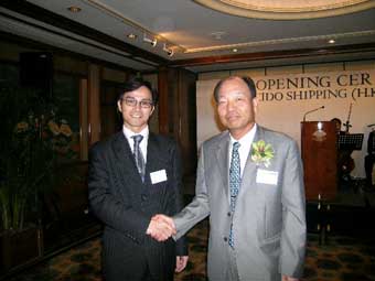Mr Benjamin Wong (left) of InvestHK  congratulates  Mr Hyuk Kwon of Cido Shipping on relocating the its  headquarters to Asia's world city.   