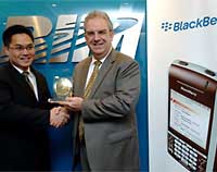 Vice President of Asia Pacific at Research In Motion, Mr Norm Lo, and Associate Director-General of Investment Promotion at Invest Hong Kong, Mr John Rutherford (right).  