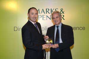 Invest Hong Kong's  Associate Director-General Mr Simon Galpin (left), presents a souvenir plaque to Marks & Spencer's Mr Stuart Mcivor, to congratulate on the company's opening of its new Hong Kong office.