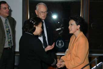 The Hong Kong Secretary for Justice, Ms Elsie Leung, extended her hearty congratulations to  Senator Vivienne Poy on being installed the new Chancellor of the University of Toronto.