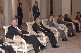 The Hong Kong Chief Executive, Mr Tung Chee Hwa, (second left) joined other APEC Economic Leaders for the reading of the Leaders' Declaration at the conclusion of the 11th APEC Annual Economic Leaders Meeting in Bangkok. Sitting next to Mr Tung was Mr Jean Chretien (far left), former Prime Minister of Canada.