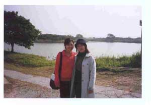 Student Journalists Hong Kong Fellowship 2002 winner, Melissa Leong (left),  got away from the bustle and hussle of Hong Kong's busy Central District and relaxed herself at scenic Hoi Ha Wan Marine Park. Accompanying her was Mrs Winnie Siu, Senior Information Officer of the HKSAR Information Services Department.