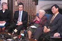 Mississauga Mayor Hazel McCallion (2nd right) strongly encourages Canadian businesses to use Hong Kong as the gateway to China's market.
