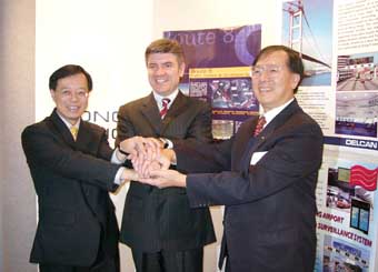 The Hon Joseph Cordiano (middle), Mr Bassanio So (left), and Mr Joseph Lam (left) encouraging businesses to reach out for new trading partners in Hong Kong.