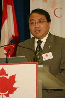 Professor Lap-Chee Tsui of the University of Hong Kong speaking at the Canadian Club luncheon.