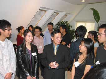 HKETO Director, Bassanio So, briefing students about career opportunities in Hong Kong.