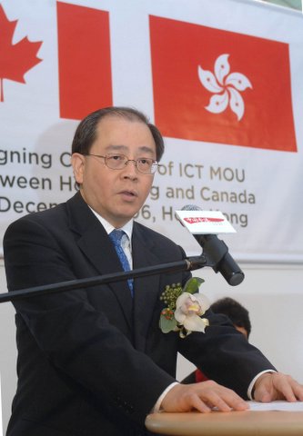 The Permanent Secretary for Commerce, Industry and Technology,  Mr Francis Ho, addresses the signing ceremony for the renewal of the Memorandum of Understanding for co-operation in information and communications technology between Hong Kong and Canada. 