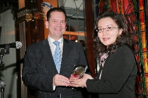 Acting Associate Director-General of Investment Promotion at Invest Hong Kong, Ms Priscilla Law, presents a souvenir to Chief Executive of ILS, Mr Chris Eaton, to welcome the company to Hong Kong.